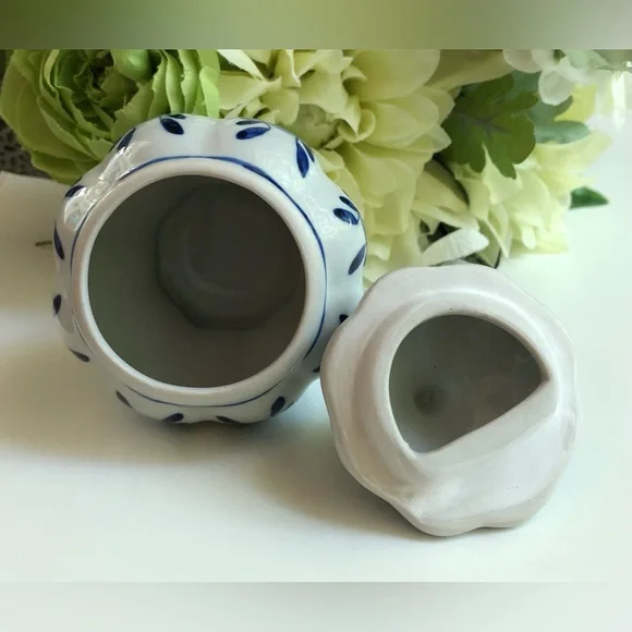 Vintage 1950’s Miniature Ginger Jar w/Lid - Picture 3 of 6